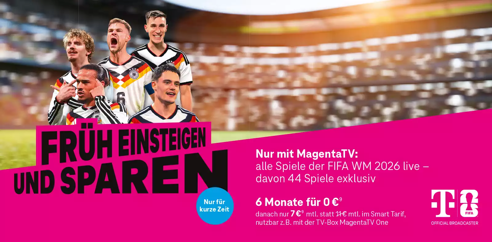 Werbebanner MagentaTV: deutsche Fußballspieler im Stadion, WM 2026 live